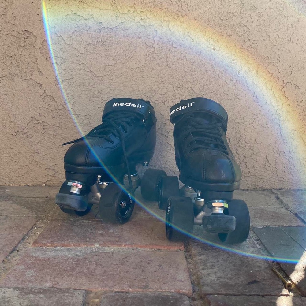 Reidell Dart Roller Skates and Moxie Safety Pads